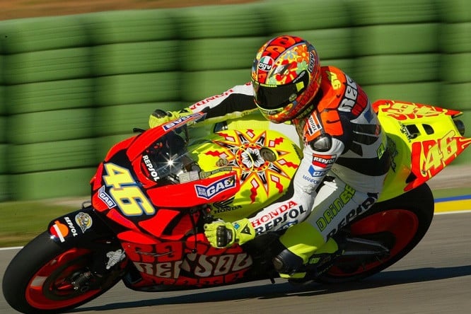 Casco gallina valentino online rossi